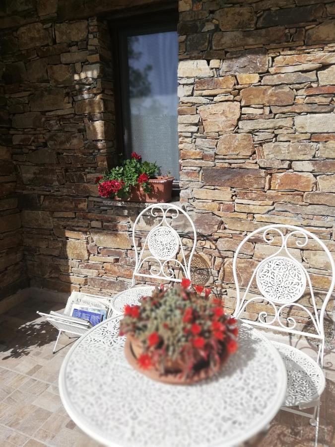 Agrifoglio B&B Con Giardino 아리초 외부 사진