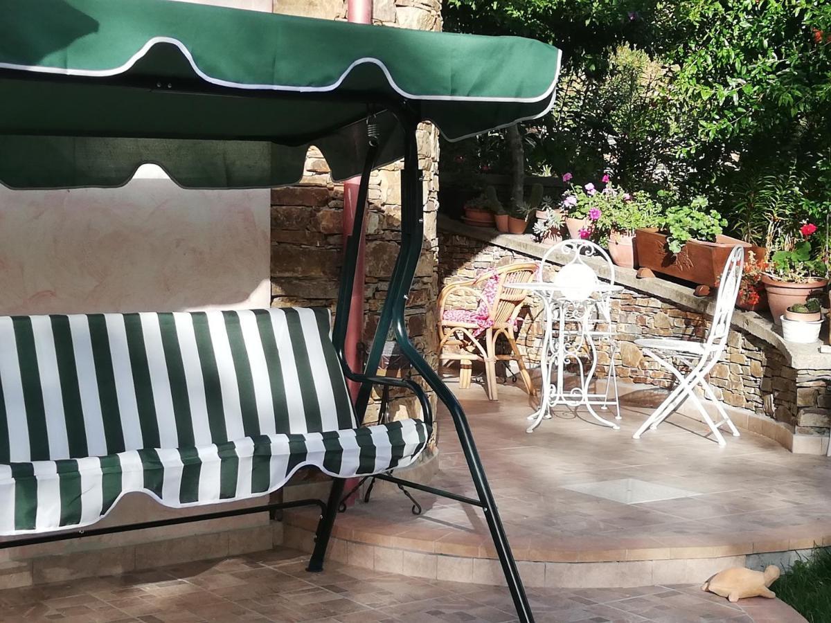 Agrifoglio B&B Con Giardino 아리초 외부 사진
