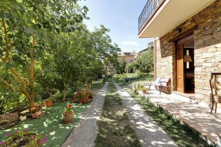 Agrifoglio B&B Con Giardino 아리초 외부 사진