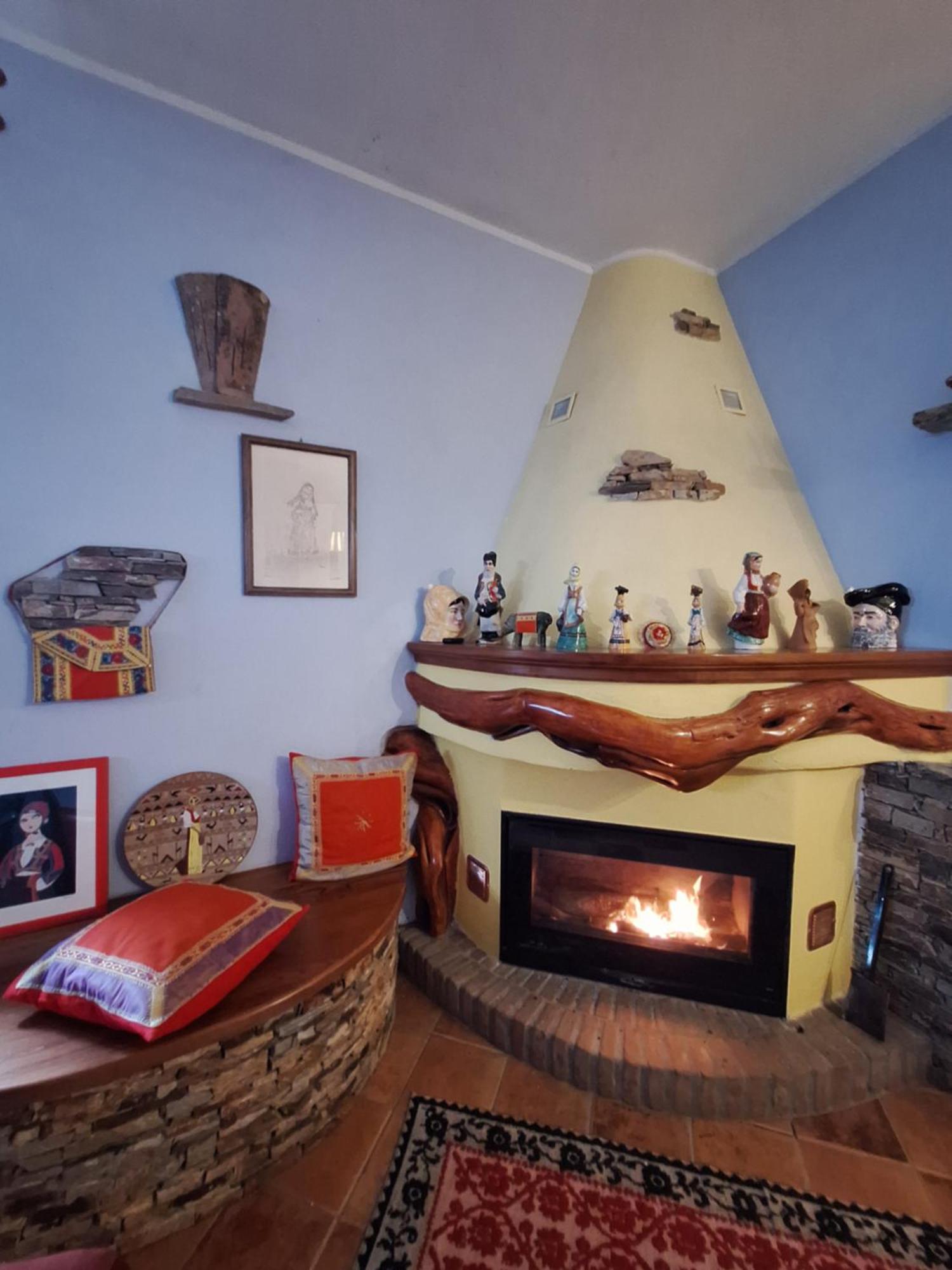 Agrifoglio B&B Con Giardino 아리초 외부 사진